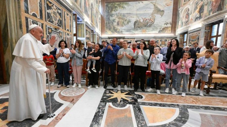 Papież do Kręgu św. Piotra: niesiecie smak miłosierdzia  