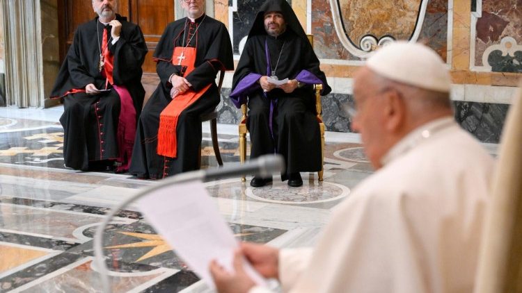 Un momento de la audiencia del Santo Padre a los participantes en la 97ª Asamblea Plenaria de la Reunión de Obras de Ayuda a la Iglesia en Oriente (R.O.A.C.O.), 27 de junio de 2024. (Vatican Media)
