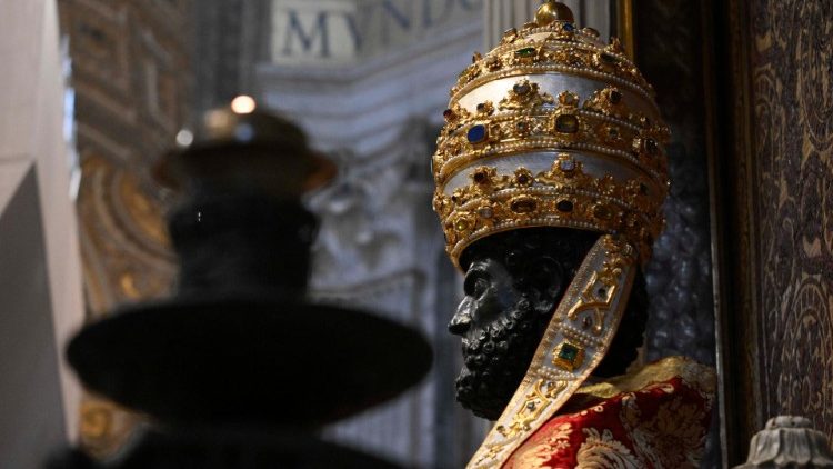 La estatua de San Pedro en la Basílica Vaticana