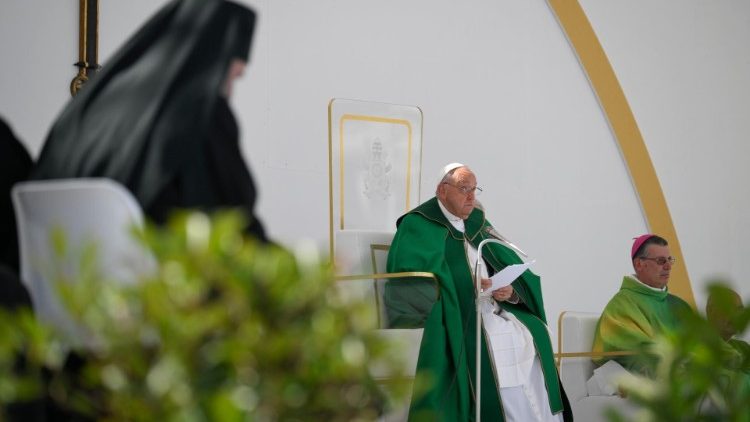 O Papa Francisco durante a missa em Trieste