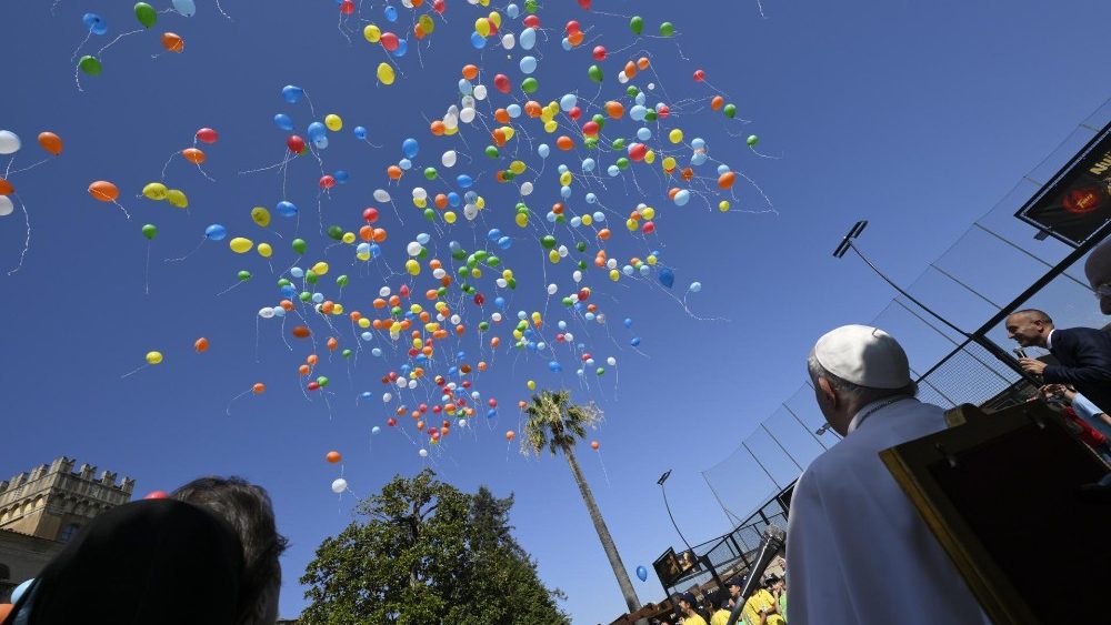 Папа наведаў летнік "Дзіцячае лета ў Ватыкане"