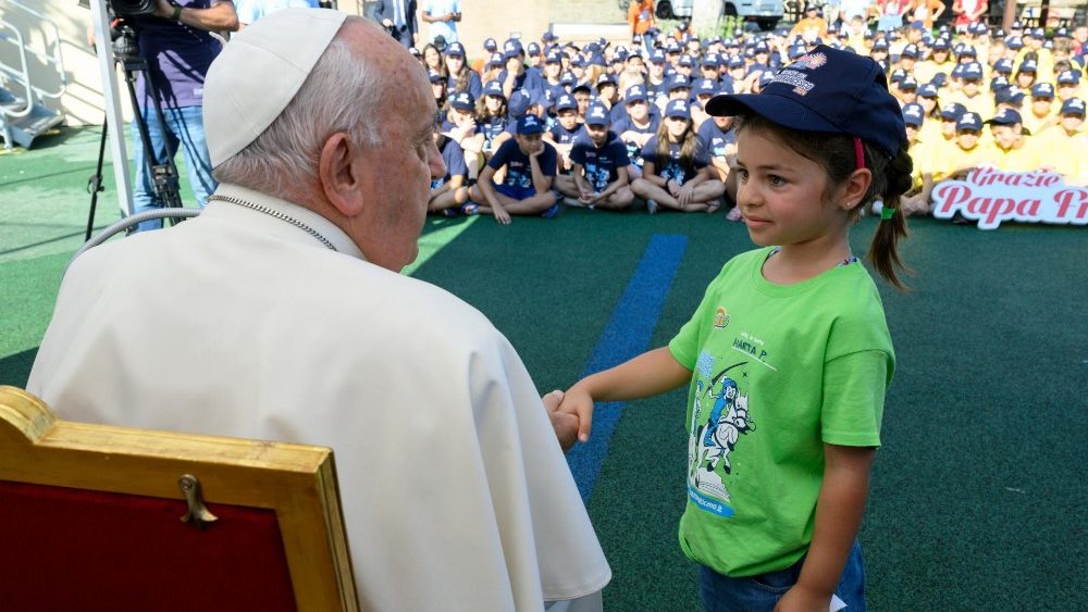Папа наведаў летнік "Дзіцячае лета ў Ватыкане"