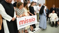 Die Gruppe der Young Mission Conference an der Mittwochsaudienz bei Papst Franziskus