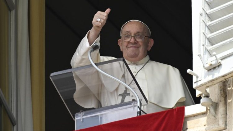 Papst Franziskus beim Angelus