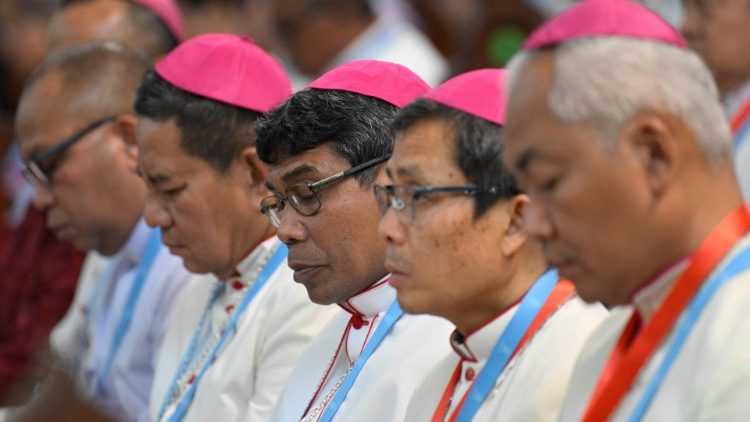 Setkání s biskupy, kněžími, jáhny, zasvěcenými osobami,  seminaristy a katechisty