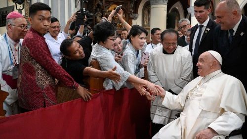 &Agrave; Jakarta, le Pape remercie les cat&eacute;chistes: &laquo;vous &ecirc;tes la force de l'&Eacute;glise&raquo;