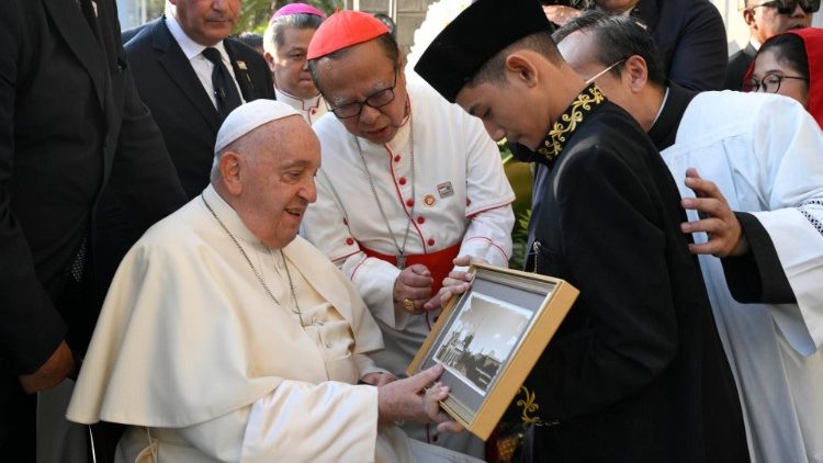 Přivítání v jakartské katedrále