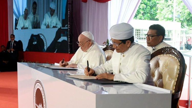 El Papa y el Gran Imán firmaron la Declaración Conjunta de Istiqlal 2024.