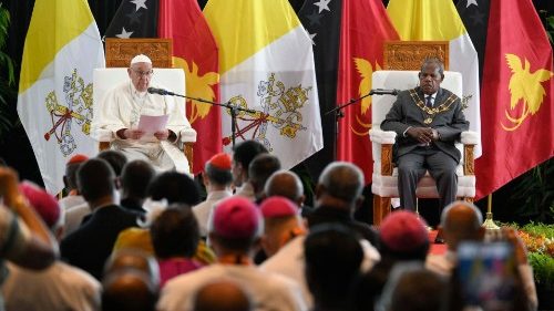 P&aacute;pež v Papue Novej Guinei: N&aacute;rod, ktor&yacute; sa modl&iacute;, m&aacute; bud&uacute;cnosť