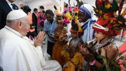 Pope Francis exchanges a smile with children and a Missionary of Charity in Port Moresby