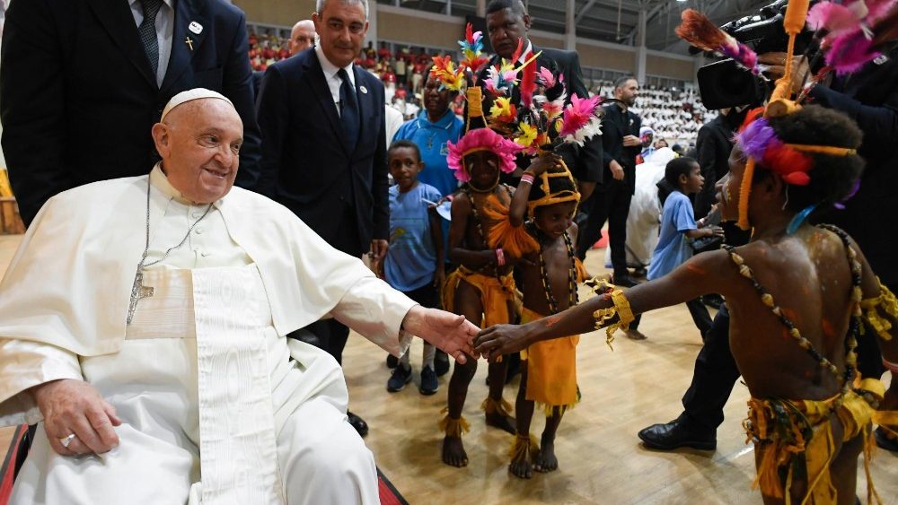 2024.09.07 Viaggio Apostolico in Papua Nuova Guinea - Visita ai Bambini di Street Ministry e Callan Services 