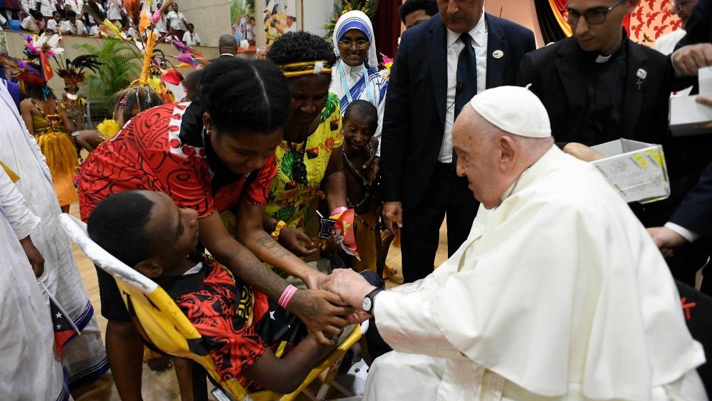 2024.09.07 Viaggio Apostolico in Papua Nuova Guinea - Visita ai Bambini di Street Ministry e Callan Services 