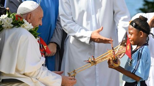 Papst Franziskus in Papua-Neuguinea: Der Sonntag im Video