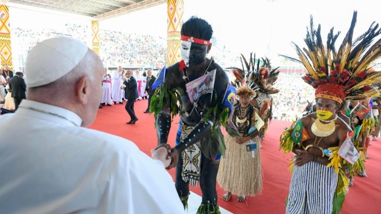 2024.09.09 Viaggio Apostolico in Papua Nuova Guinea - Incontro con i giovani nel SIr John Guise Stadium