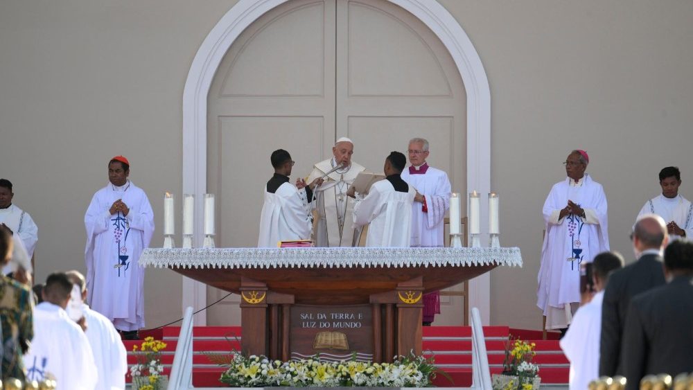 Missa na Esplanada de Taçi Tolu, em Díli