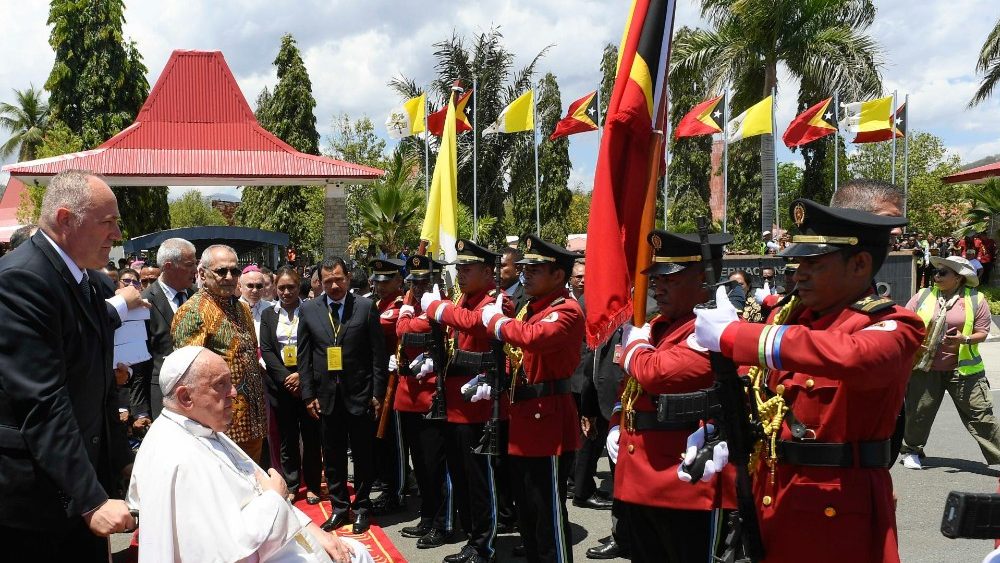 Cerimônia de despedida no Aeroporto de Dili