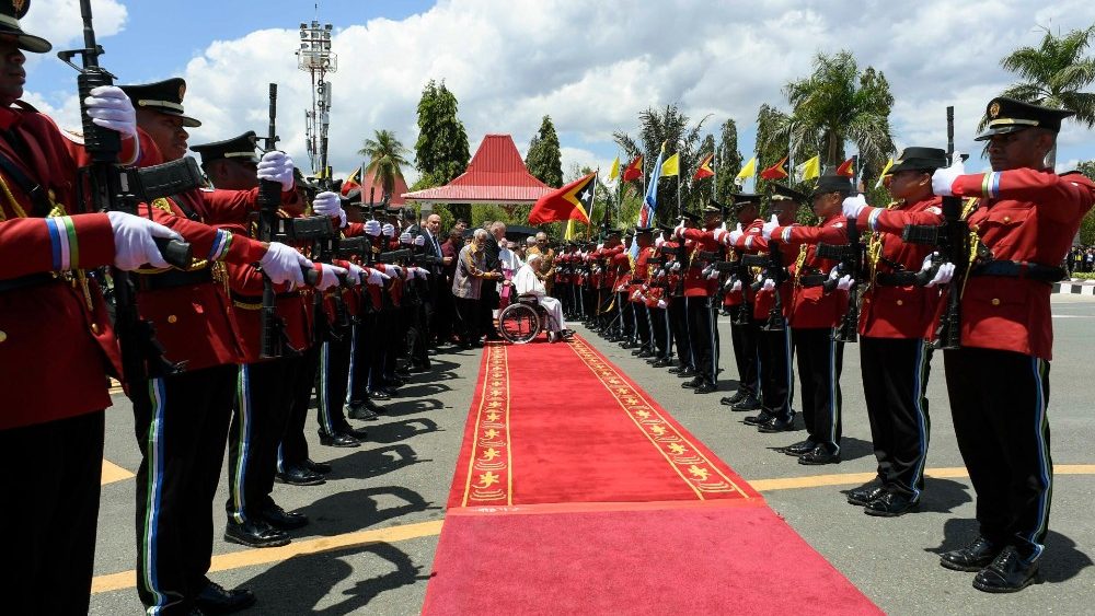Cerimônia de despedida no Aeroporto de Dili