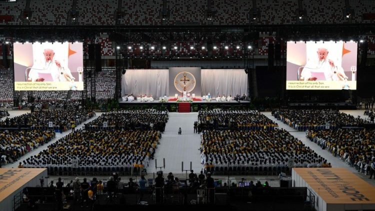 Mesha e kremtuar nga Papa në Singapor