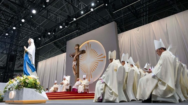 Ujumbe wa masomo ya dominika hii huu: uongozi ni utumishi. Sifa kuu ya kiongozi ni kutumikia. 