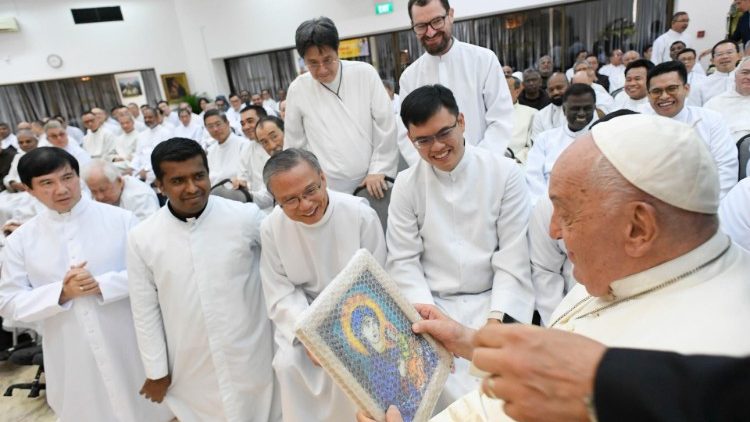 L'incontro con i vescovi, i sacerdoti e i consacrati e le consacrate