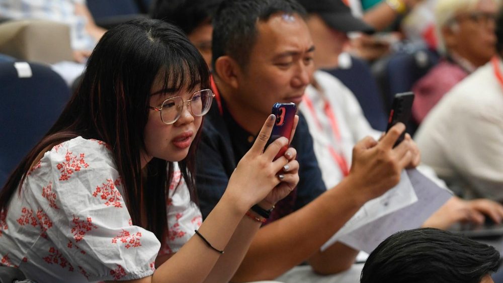 Францішак падчас міжрэлігійнай сустрэчы з моладдзю ў Сінгапуры