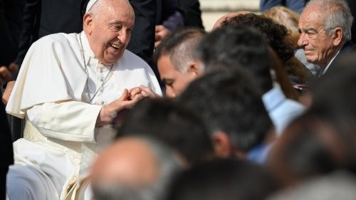 Papa: o amor gratuito de Deus é mais persuasivo do que muitas palavras 