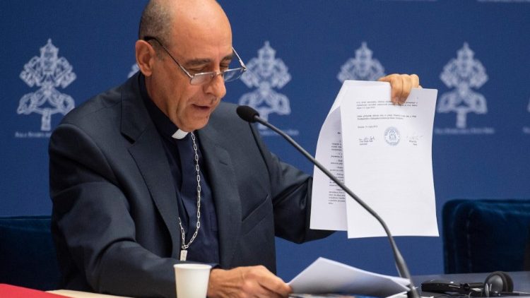 Кардынал Віктар Мануэль Фернандэс, прэфект Дыкастэрыя веравучэння. Ілюстрацыйнае фота