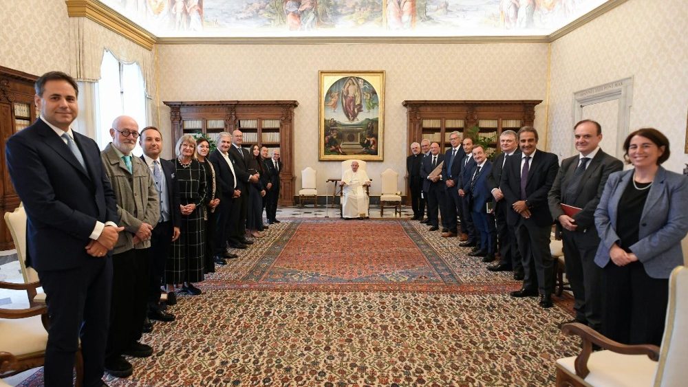 O encontro de Francisco com colaboradores do Centro de Alta Formação Laudato si' nesta quinta-feira (19/09)