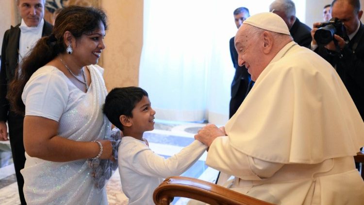 പാക്സ് റൊമാന അംഗങ്ങളെ ഫ്രാൻസിസ് പാപ്പാ കാണുന്നു 