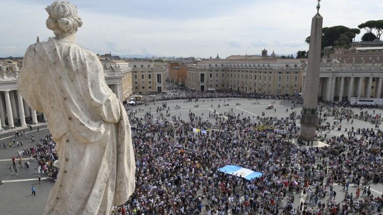 La plaza de San Pedro a la hora del Ángelus del 22 de septiembre 