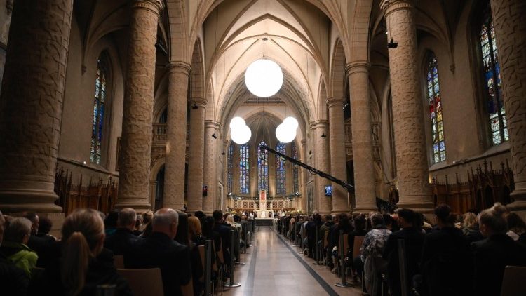 2024.09.26 Viaggio Apostolico in Lussemburgo - Incontro con la Comunita' Cattolica nella Cattedrale di Notre-Dame