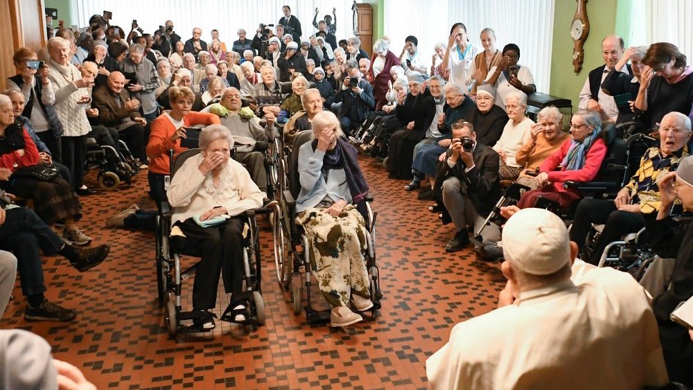 2024.09.27 Viaggio Apostolico in Belgio - Incontro con gli anziani presso la Home Saint-Joseph a Bruxelles