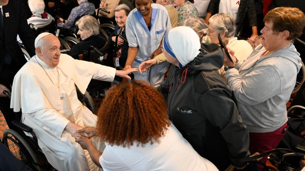 Fotogalerie z papežovy návštěvy v charitním domě