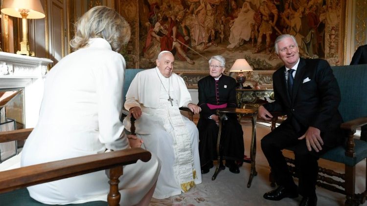 la visita di cortesia al re e alla regina del Belgio. @VaticanMedia