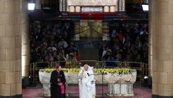 2024.09.28 Mkutano wa Papa na maaskofu,makleri,watawa,mashemasi,wasemiari na wahudumu wa Kichungaji katika Kanisa la Moyo Mtakatifu la Koekelberg