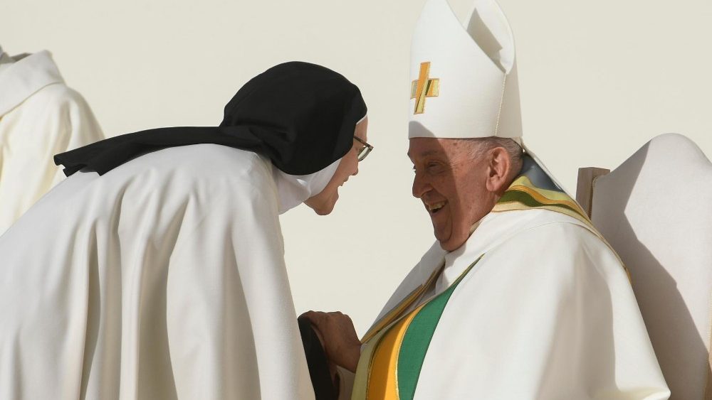 A postuladora da causa de beatificação de Ana de Jesus saúda o Papa Francisco