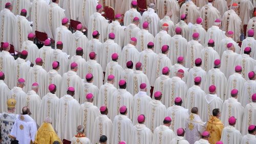 Påven öppnar synodens generalförsamling med mässa på Petersplatsen