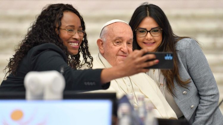 Momentka ze synodní auly