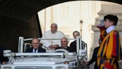 Papież podczas audiencji generalnej