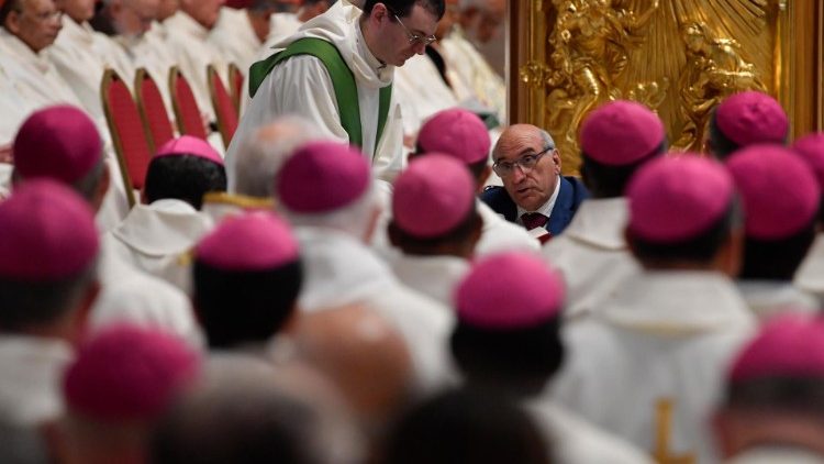 தூய பேதுரு பெருங்கோவிலில் ஆயர்கள் (கோப்புப்படம்)