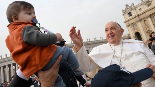 Francesco: la fede ci libera dall’orrore che tutto finisce dopo la morte