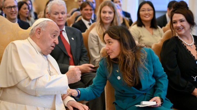 Der Papst und die G7-Minister bei der Audienz im Vatikan