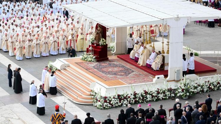 Sherehe ya Watakatifu Wote: “Tazameni ni pendo la namna gani alilotupa Baba, kwamba tuitwe wana wa Mungu, na ndivyo tulivyo” (1Yn 3:1)