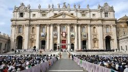 Tizenegy vértanú és három boldog szenttéavatása a Szent Péter téren  