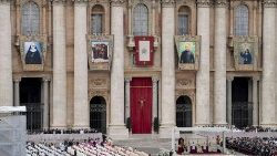 2024.10.20 Santa Messa e Canonizzazione dei Beati Manuel Ruiz Lopez e sette Compagni; Francesco, Mooti e Raffaele Massabki; Giuseppe Allamano; Marie-Leonie Paradis; Elena Guerra