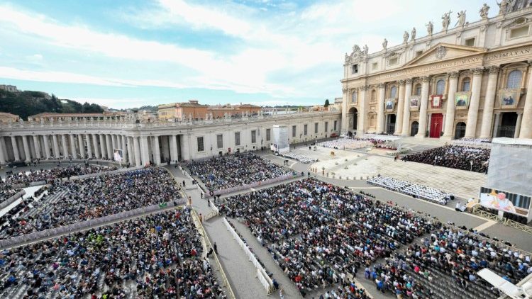 2024.10.20 Santa Messa e Canonizzazione dei Beati Manuel Ruiz Lopez e sette Compagni; Francesco, Mooti e Raffaele Massabki; Giuseppe Allamano; Marie-Leonie Paradis; Elena Guerra