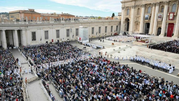 Arhivă: Sfântă Liturghie și ceremonie de canonizare în Piața Sfântul Petru