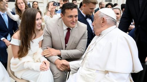 Папа напомнил о роли Святого Духа в браке и семье