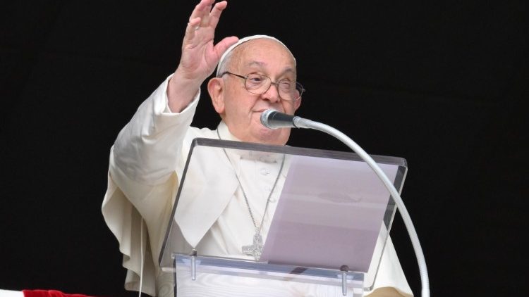 Papa Francisko wakati wa sala ya Malaika wa Bwana Dominika Oktoba 27