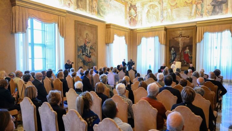 Il Papa con i membri del congresso nazionale del Mieac